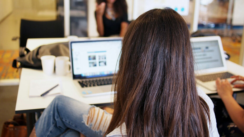 Hjälp din ungdom att hitta sin väg efter gymnasiet